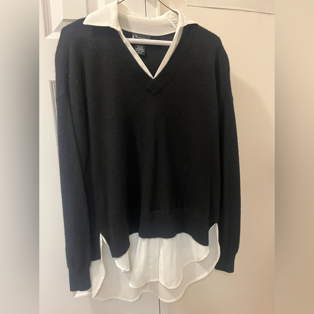 Bloomingdale's Cashmere Black V-Neck Sweater
